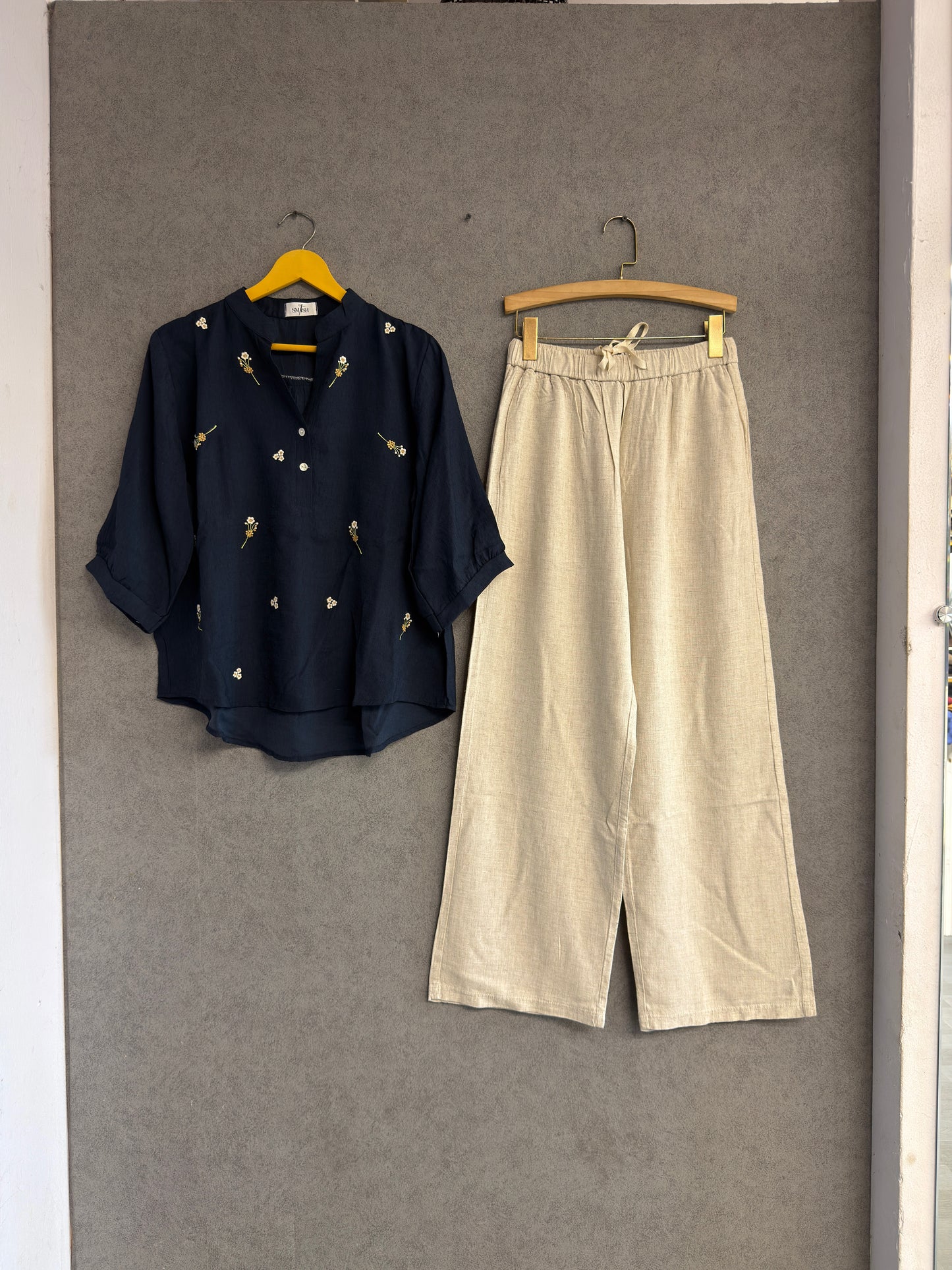 EMBROIDERY TOP WITH LINEN COMFORTABLE PANT SET