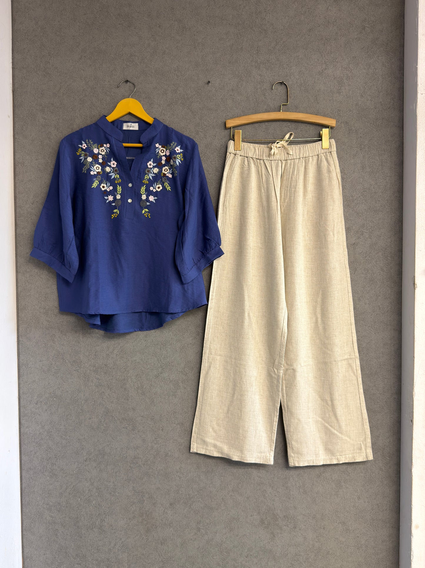 EMBROIDERY TOP WITH LINEN COMFORTABLE PANT SET